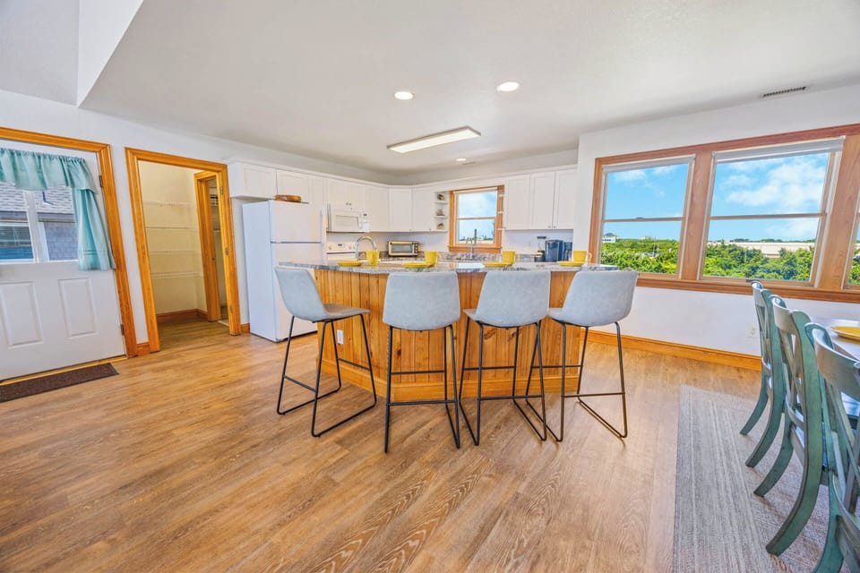 Surf or Sound Realty - 1129 - Sea Queen - Kitchen -1