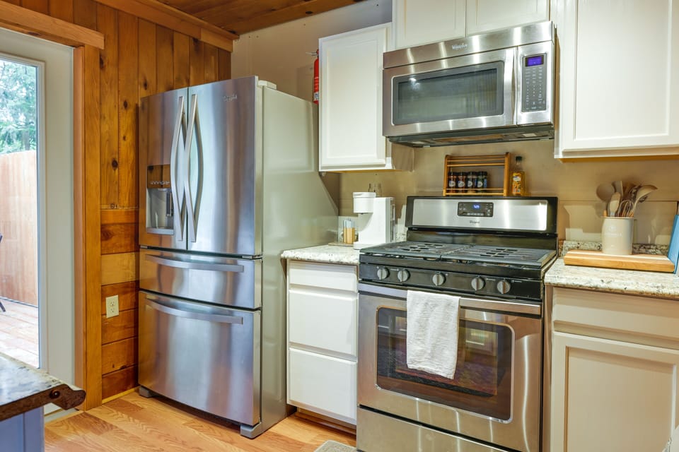Kitchen | 1st Floor | Dishwasher | Coffee Maker | Cooking Basics