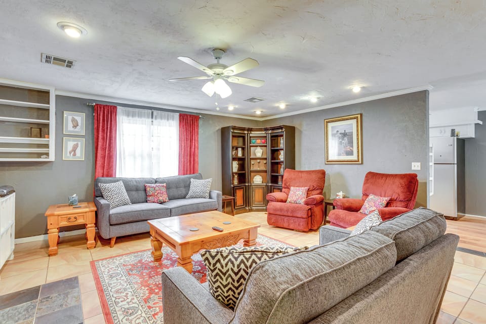 Living Room | Smart TV | Free WiFi