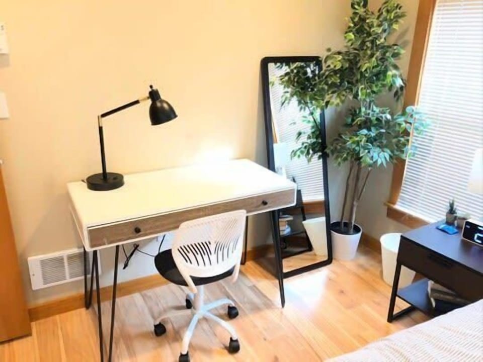 Another desk in the bedroom