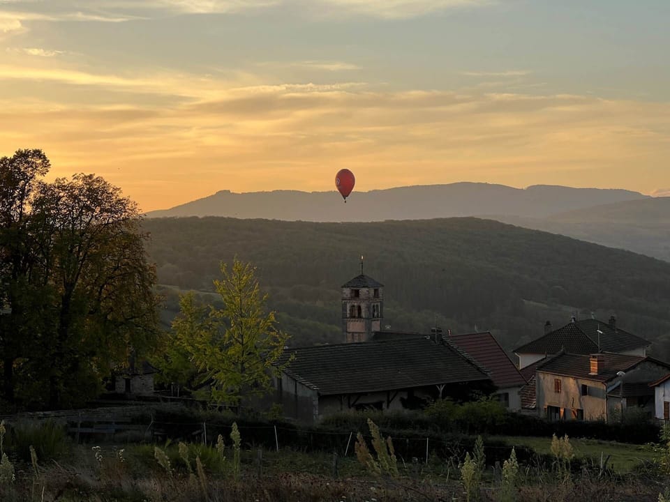 vue de Bergesserin avec montgolfière "route71"