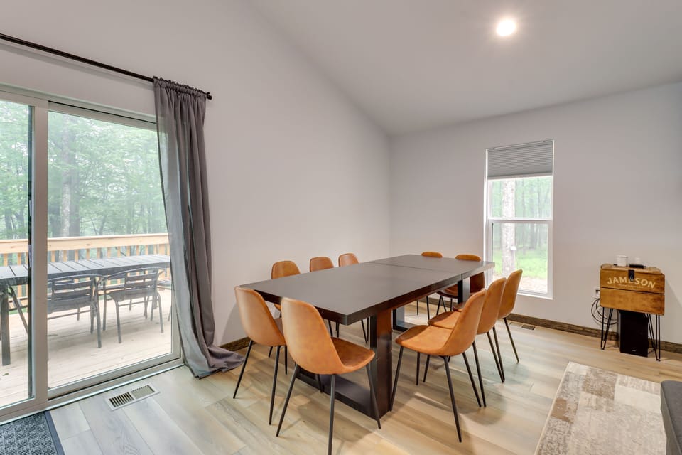 Dining Area | Dishware/Flatware Provided | Free WiFi | Board Games