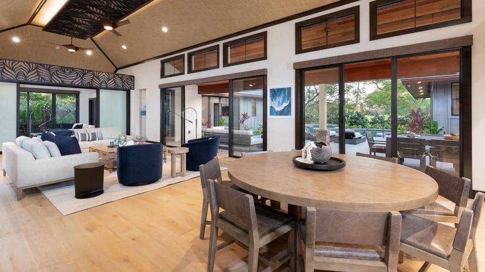 Large dining area that can be formal or casual