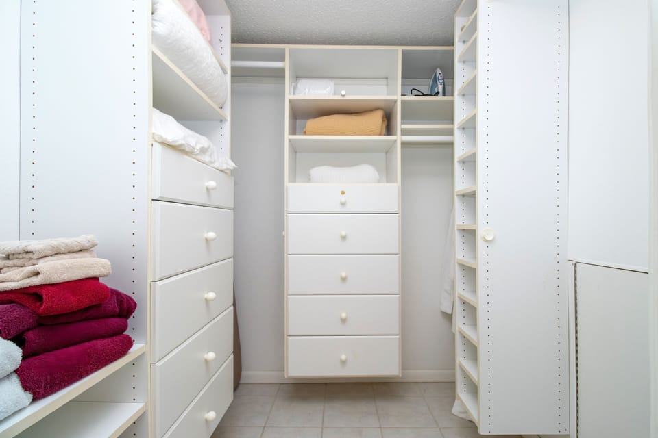 MAIN SUITE WALK IN CLOSET