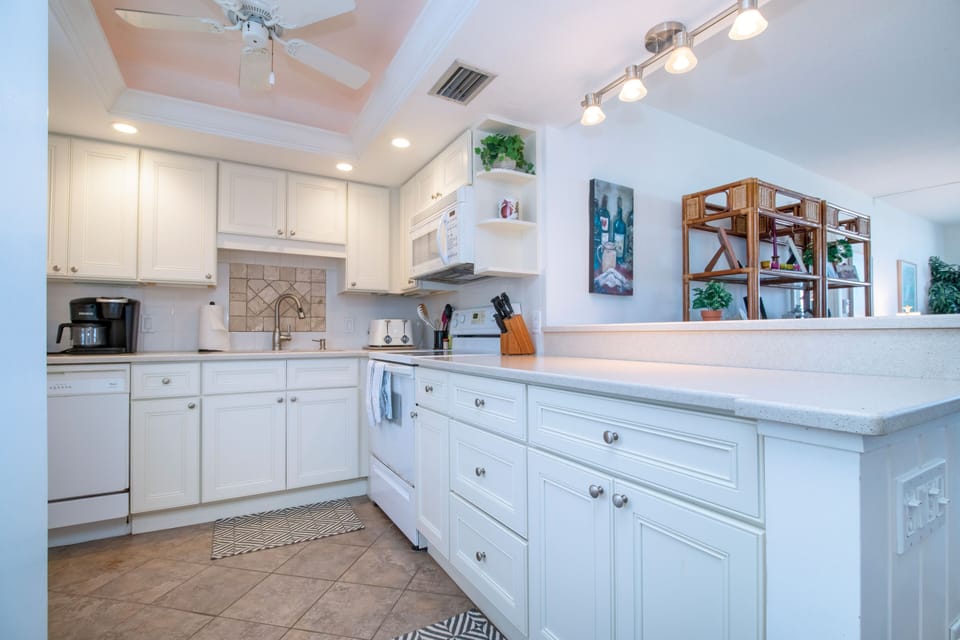 KITCHEN BREAKFAST BAR