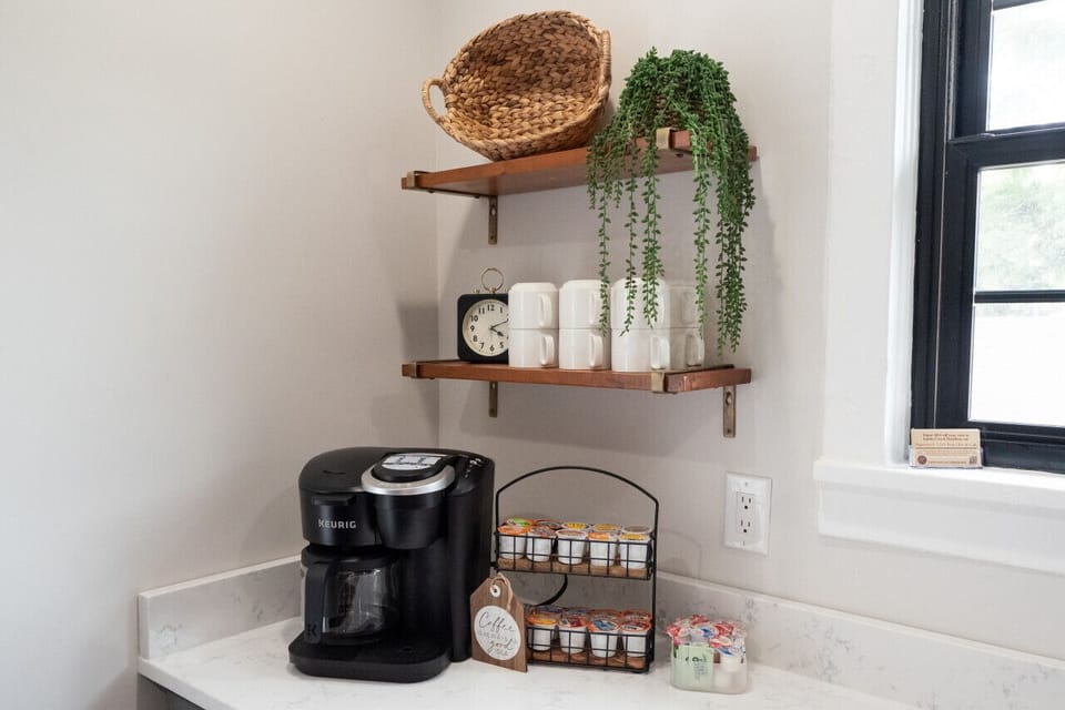 Keurig coffee machine with k-pods provided