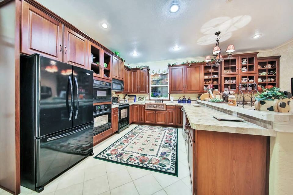 Fully Equipped Full Size Kitchen