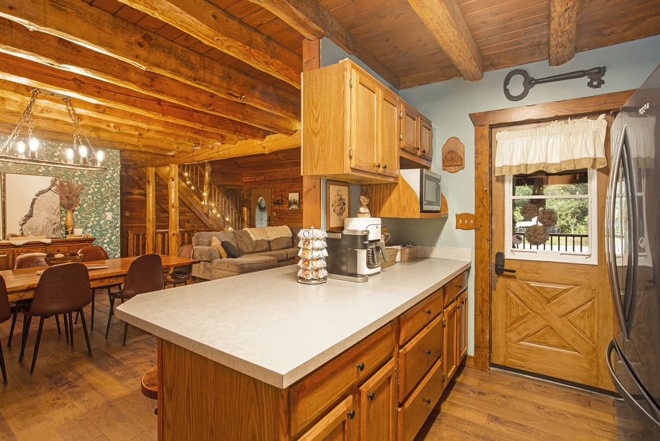 Fully stocked kitchen for your meals - or perfect staging area for take out!