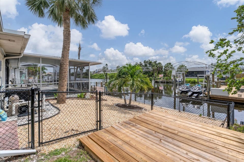 Big backyard (Boat lift not available)