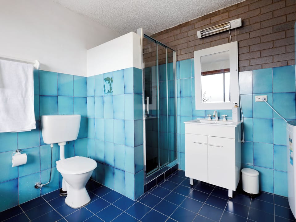Main bathroom