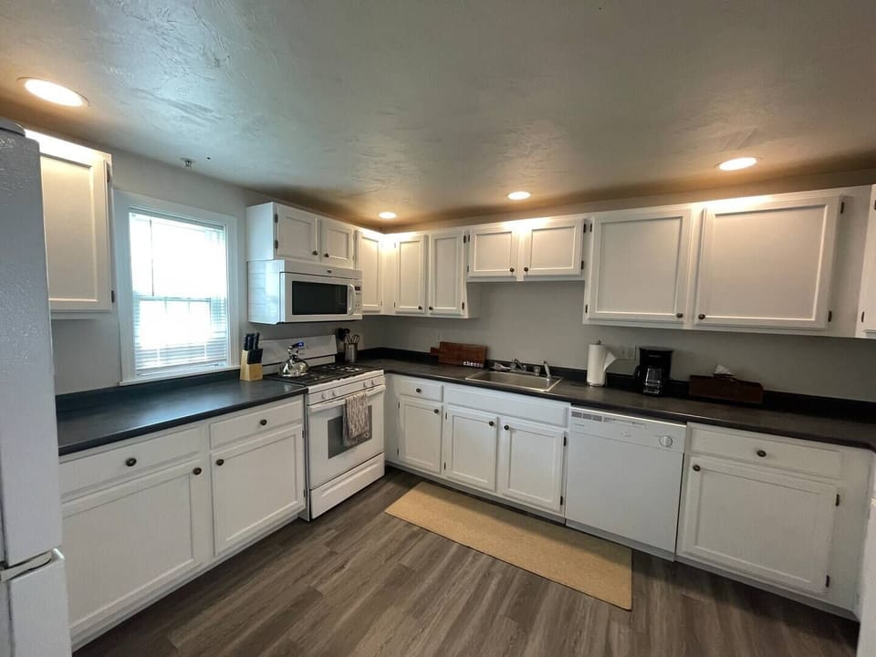 Kitchen has Gas Range and lots of cabinets for all storage needs! Floor is very open
