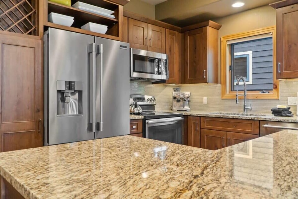 A fully-equipped kitchen with spacious granite countertops and a kitchen bar will have everything you need to whip up a delicious meal for your group.