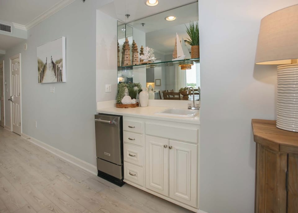 Wet bar with built in ice maker