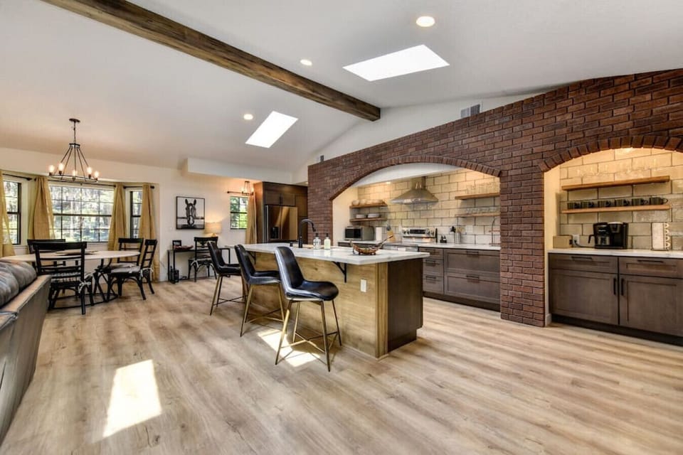 Beautiful kitchen with lots of natural light!