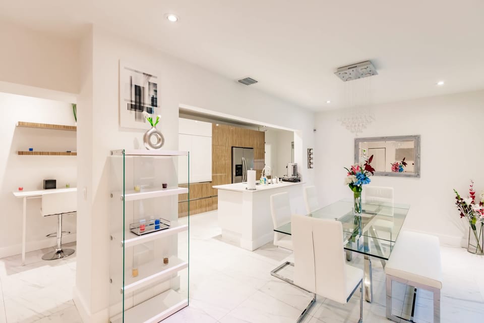 Kitchen/Dining Area