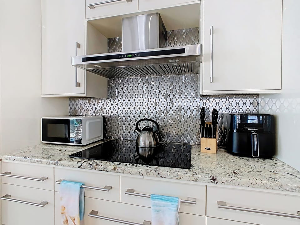 🔥 Modern stove and backsplash for home-style cooking.