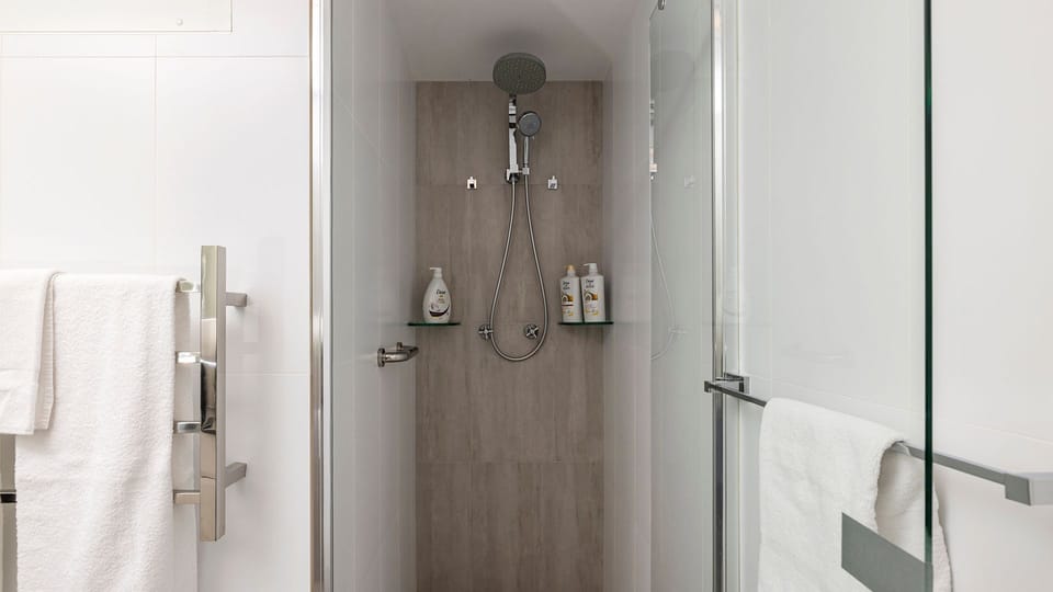 Belvedere Bayfront | Bathroom | Shower | Linen provided | Body wash