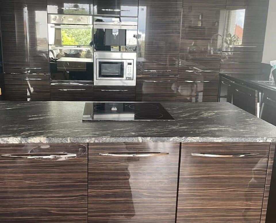 Fully fitted kitchen, and coffee machine