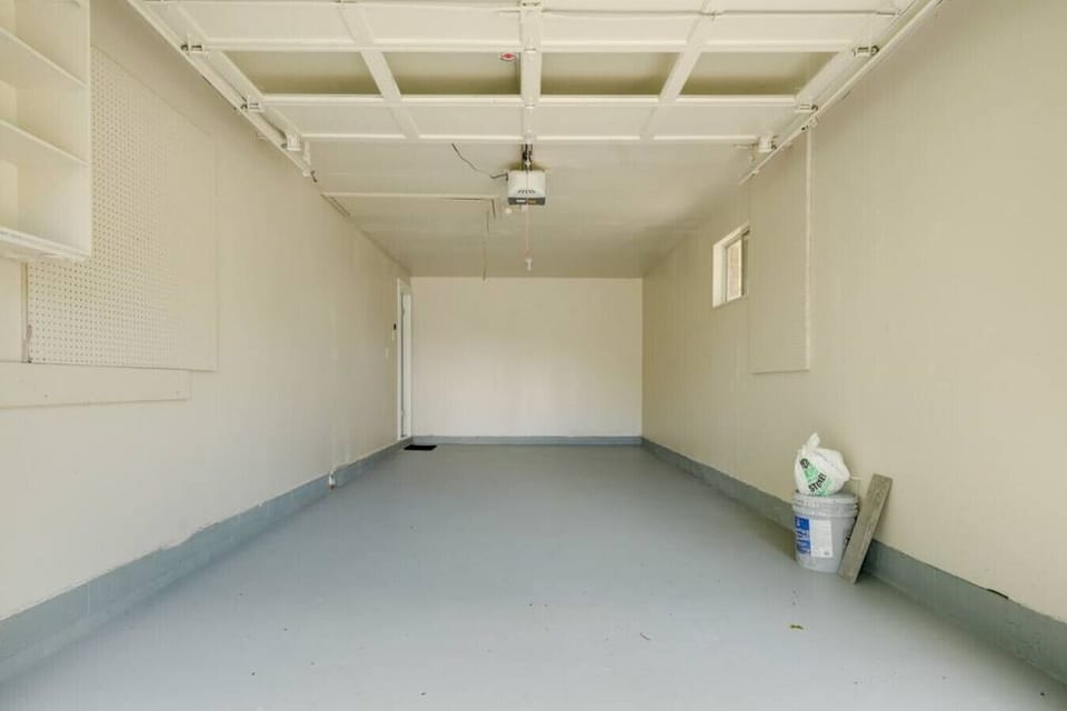 One-Car Garage