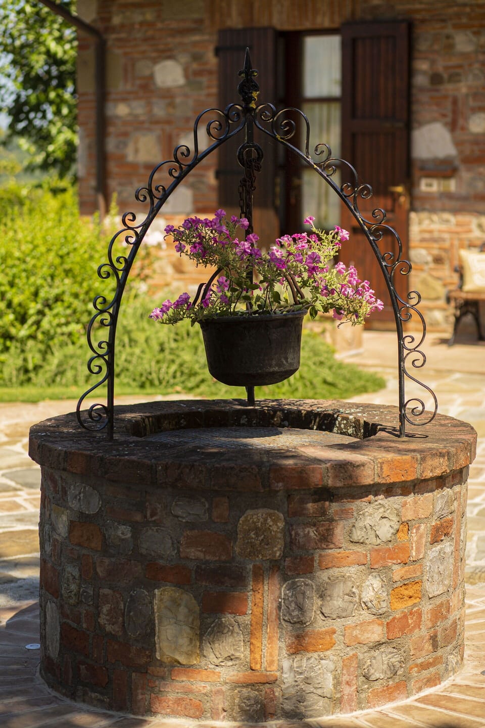 Flower, Plant, Flowerpot, Wood, Font, Grass, Metal, Garden, Annual Plant, Landscaping