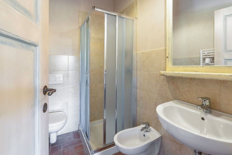 Amenities, Autumn, Bathroom, Room Detail, Spring, Summer