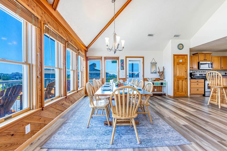 07-Surf-Or-Sound-Realty-1125-Family Ties-Dining Area-02