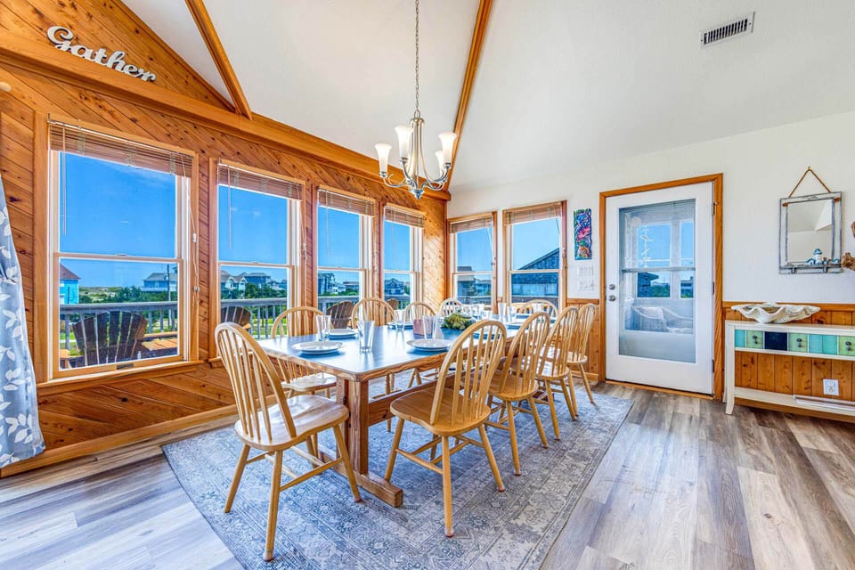06-Surf-Or-Sound-Realty-1125-Family Ties-Dining Area-01