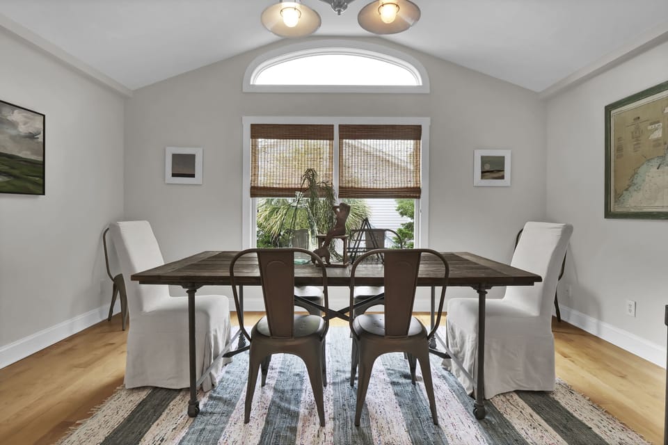 Elegant dining room to enjoy meals together