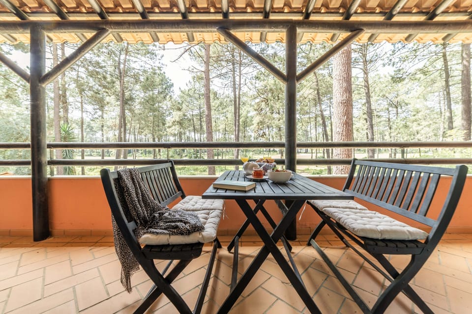 Covered terrace with dining table and forest views — Apartment Pedro, holiday apartment in Portugal