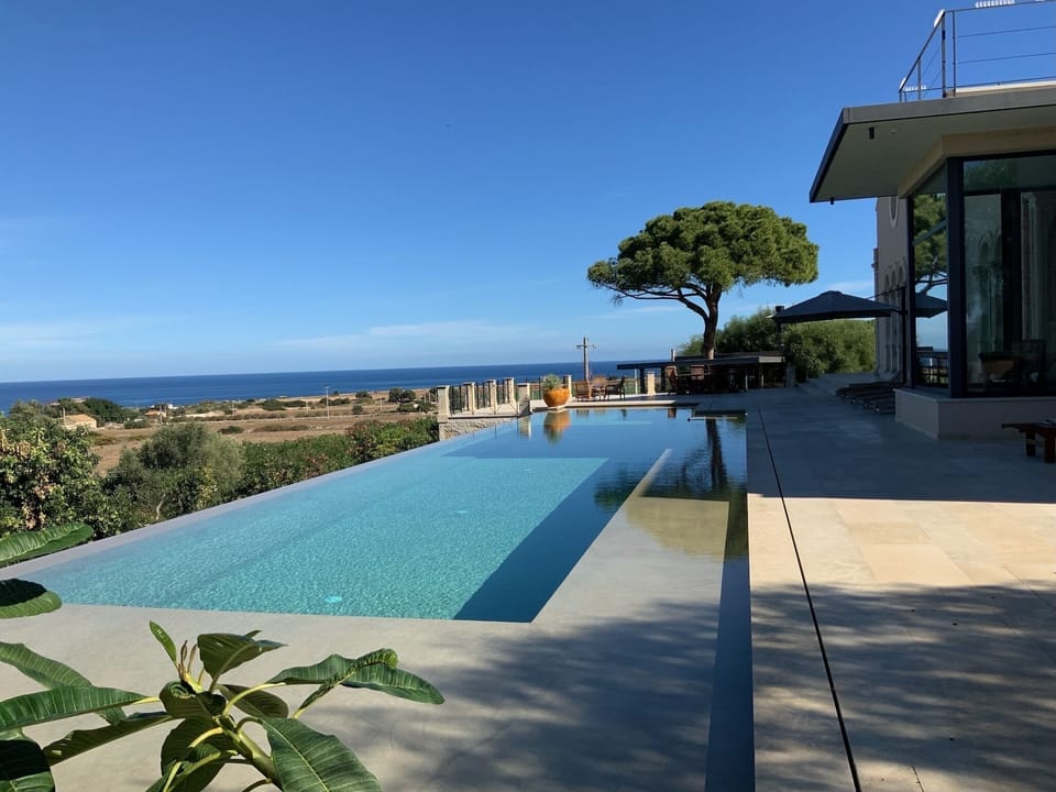 24 mt heated infinity panaoramic pool