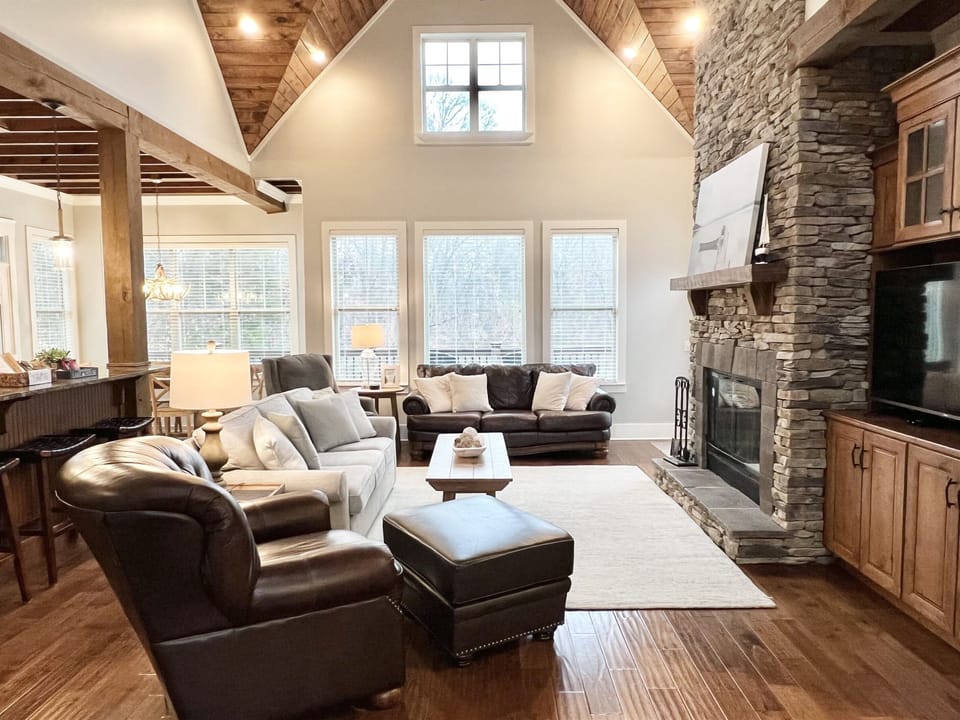 Welcome to our Hidden Gem Lakeside Retreat! Enjoy the beautiful vaulted wood beam ceilings and lots of natural light.