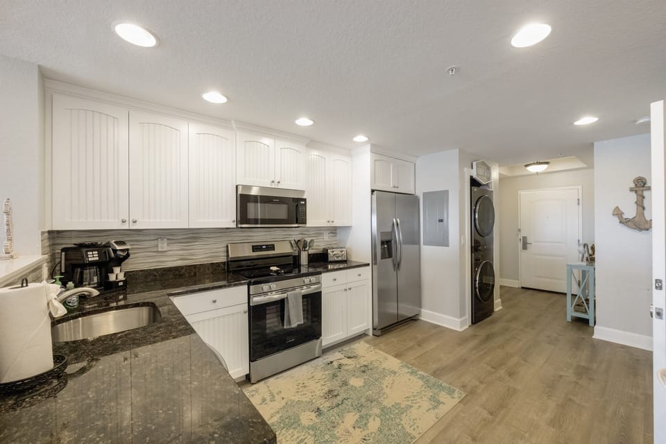 Fully stocked kitchen!