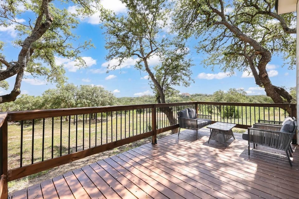 The large private deck perfect for enjoying the scenery, watching the local wildlife, our relaxing under the stars