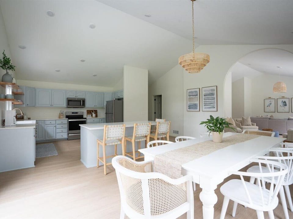 Spacious Dining, Kitchen and Living .Perfect for holiday meals ! 