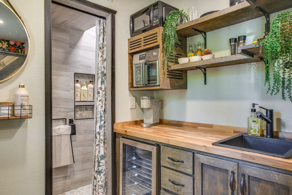 Kitchen | Cooking Basics | Paper Towels/Trash Bags Provided