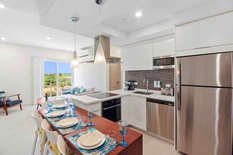 Welcome to the vacation condo of your dreams! Allow this condo to serve as the foundation for an amazing trip to Aruba.