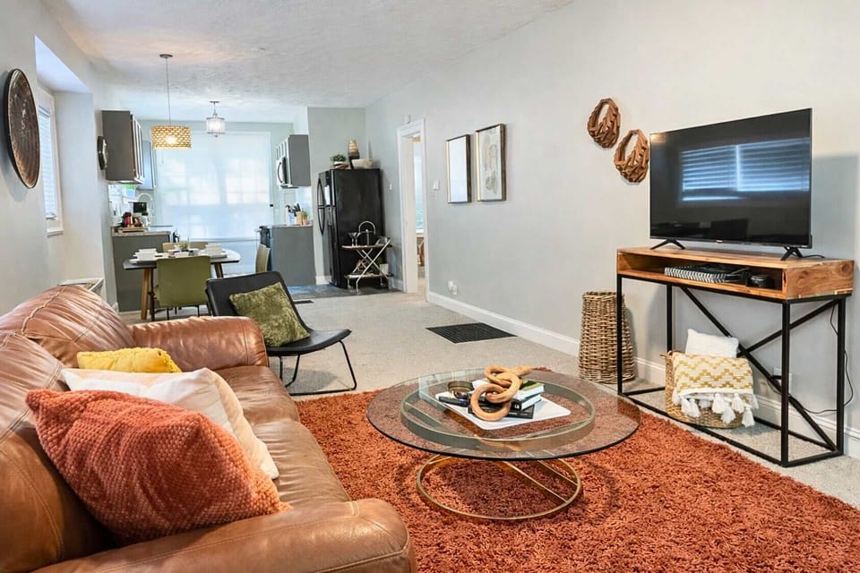 Open-Concept Living | Easy Flow Between Lounge, Dining, and Kitchen Spaces