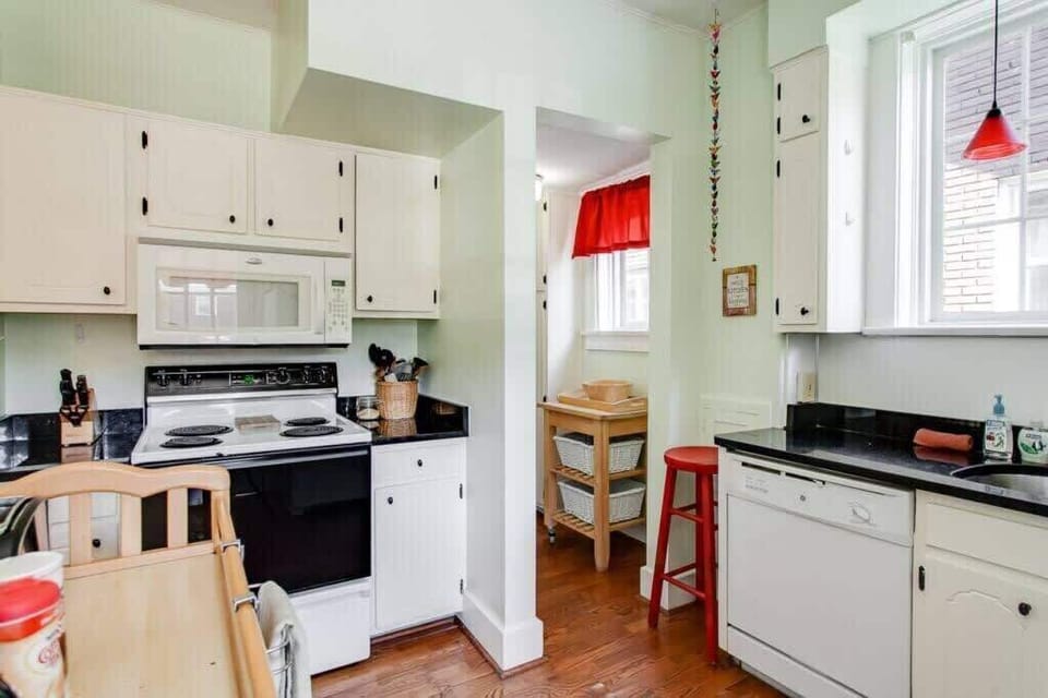 1500 Edgewood Ct-20.jpg