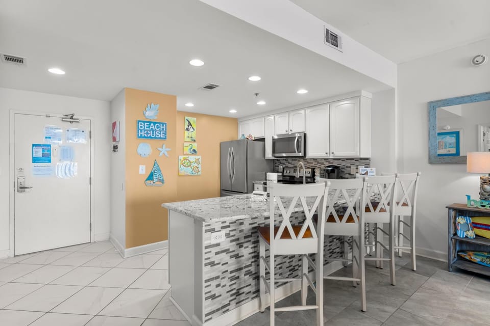 Kitchen with Breakfast Bar