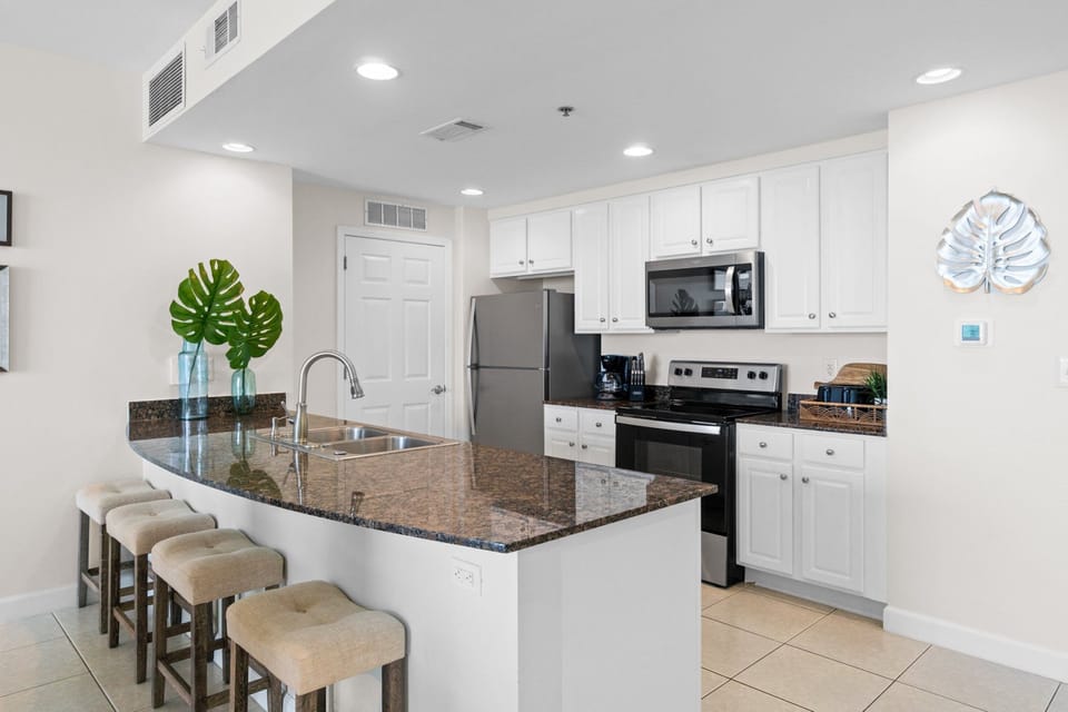 Kitchen with Breakfast Bar