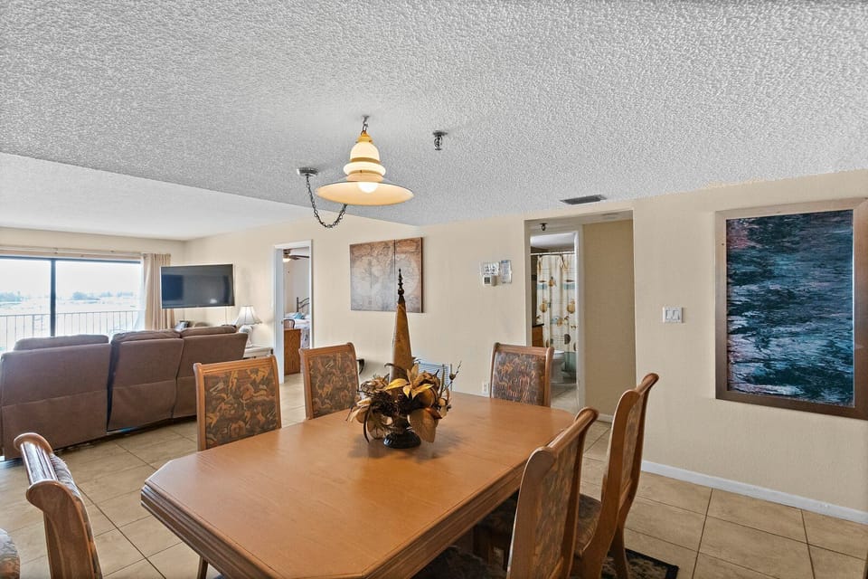 Beach Place 502 Dining Room