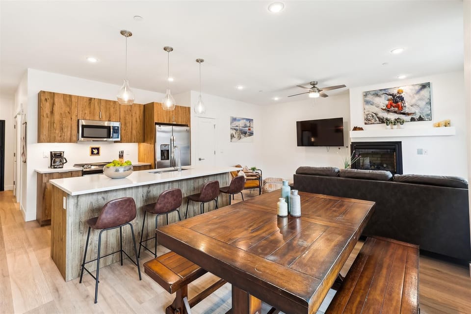 Dining Area - River West 522 - Silverthorne Vacation Rental