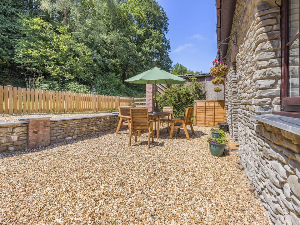 Sitting-out-area | Y Beudy, Capel Bangor, near Aberystwyth