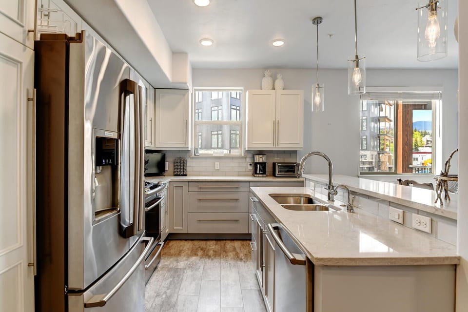 Fully equipped chef's kitchen