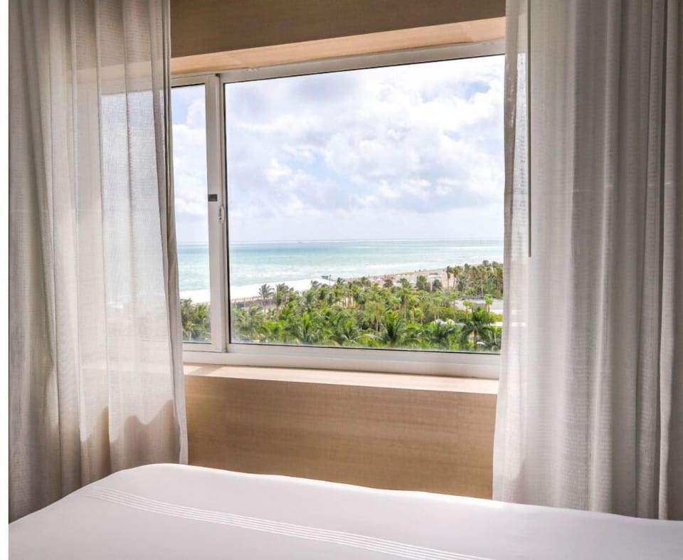 Unit with 1 Queen size bed. Exact unit will be assigned upon arrival. Views, colors and decor may vary.