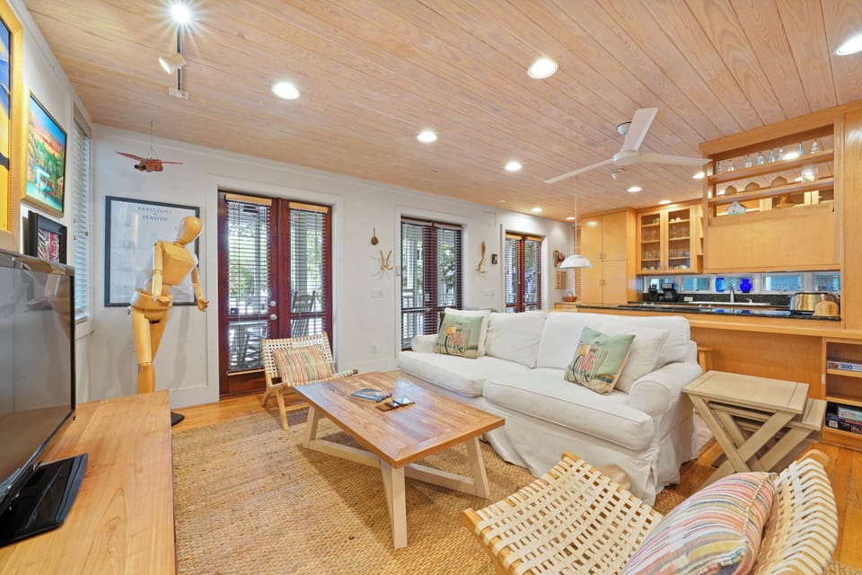 OPEN FRONT LIVING ROOM & KITCHEN OFF FRONT PORCH ENTRANCE