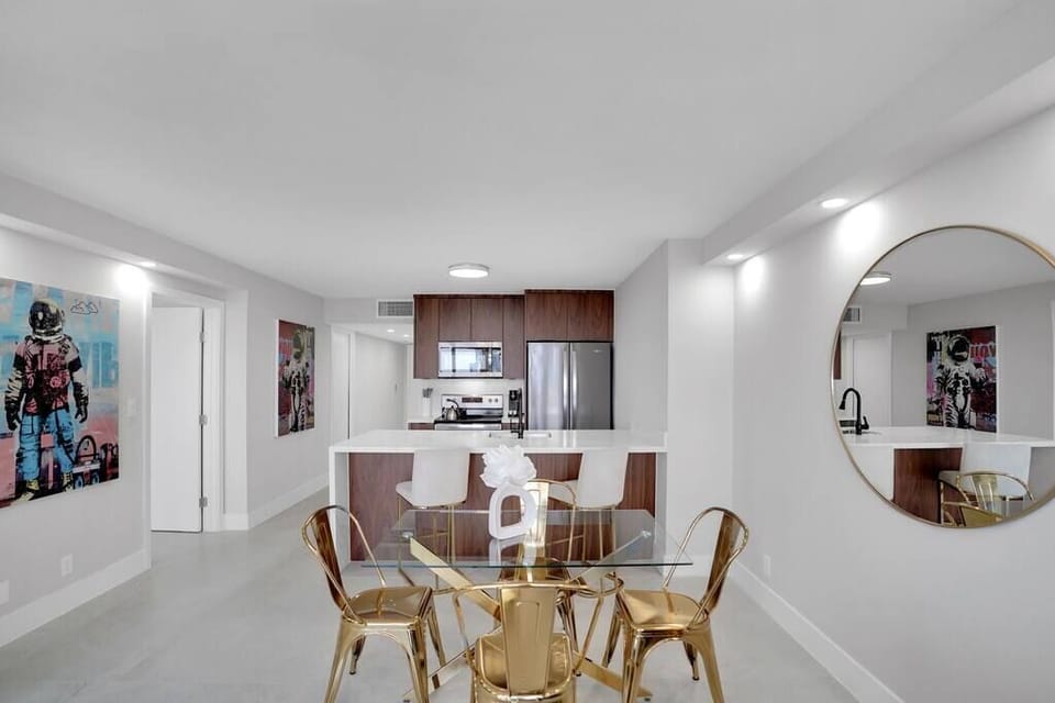 Dining area for 4, seating for 2 at kitchen counter, fully equipped kitchen