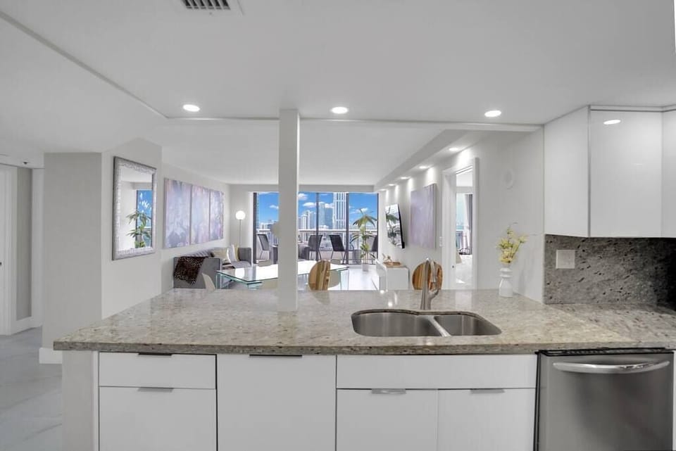 Fully equipped kitchen with washer/dryer, seating for 2 at kitchen counter
