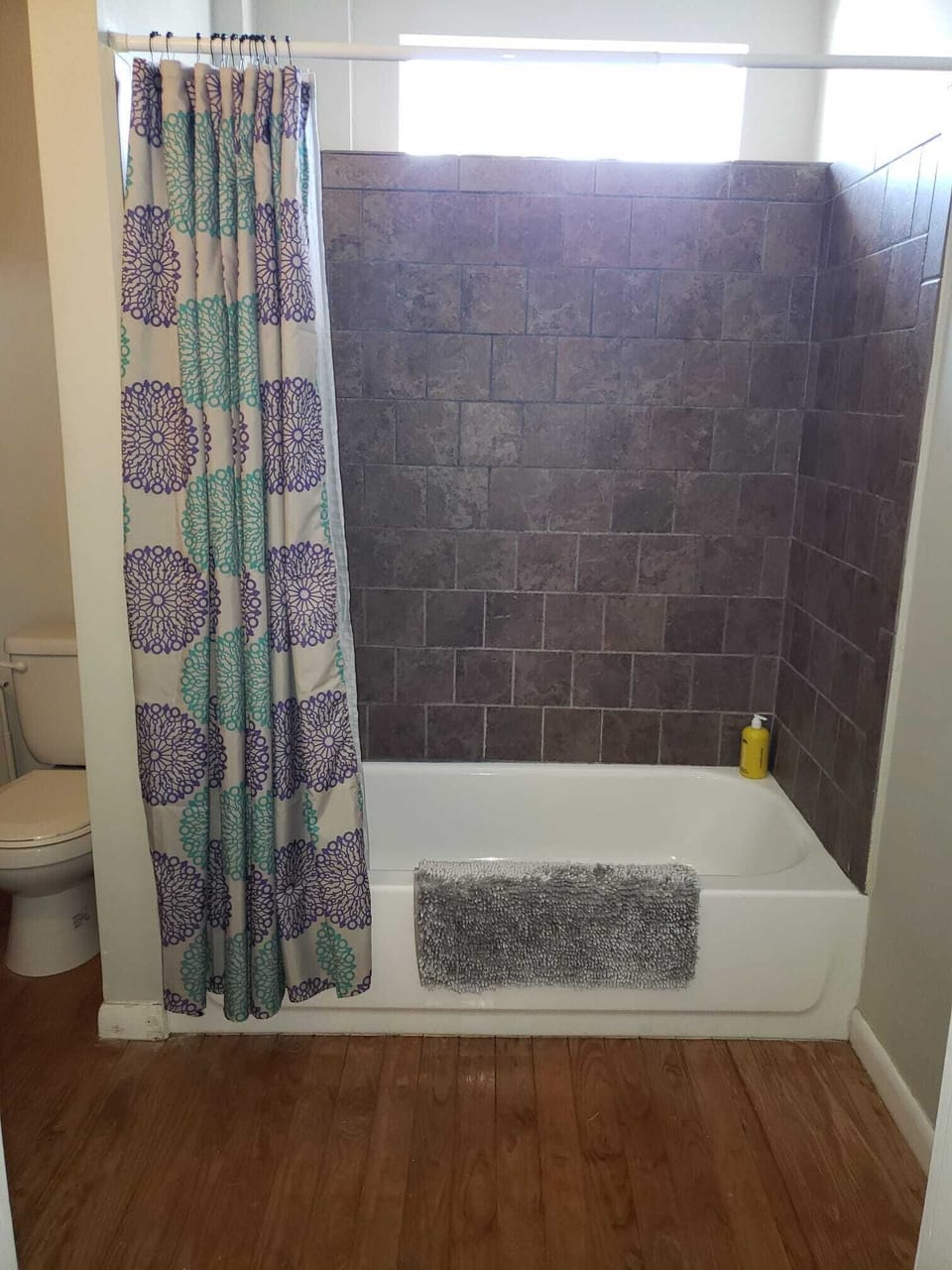 Bathroom shower / tub
