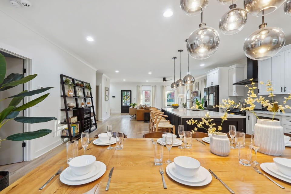 Everyone at one table — no splitting up, no rushing. Just meals that turn into memories. Designed so everyone can be together comfortably — from toddlers to grandparents. 
